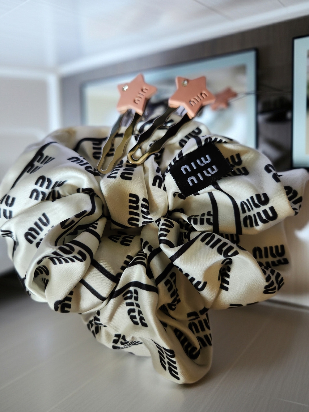Miu Miu Cream Logo Scrunchie - With 2 Clips - Picture 5 of 5